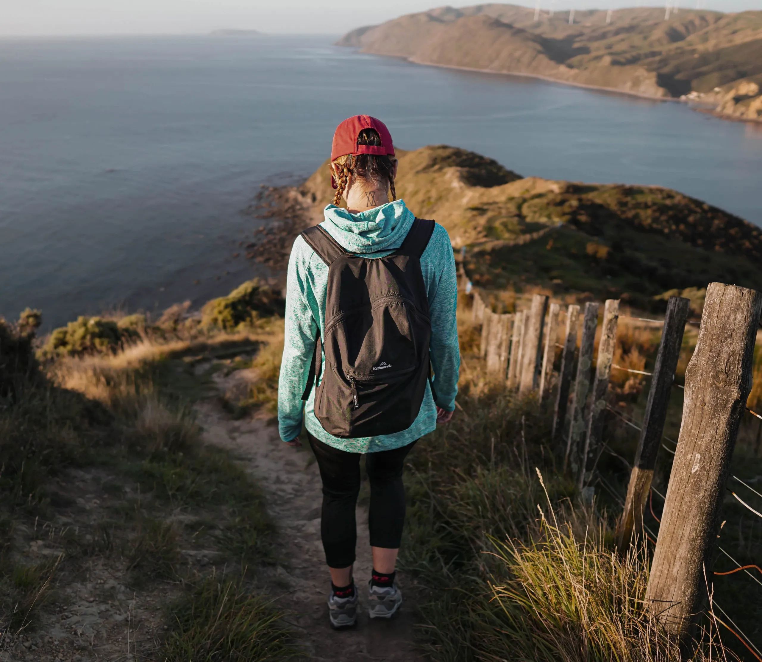 Wie man sich zum Wandern in den Bergen kleidet