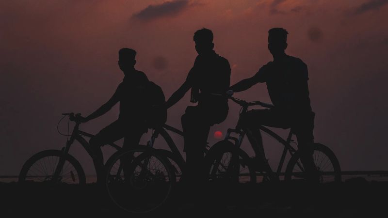 How to Make Friends While Traveling