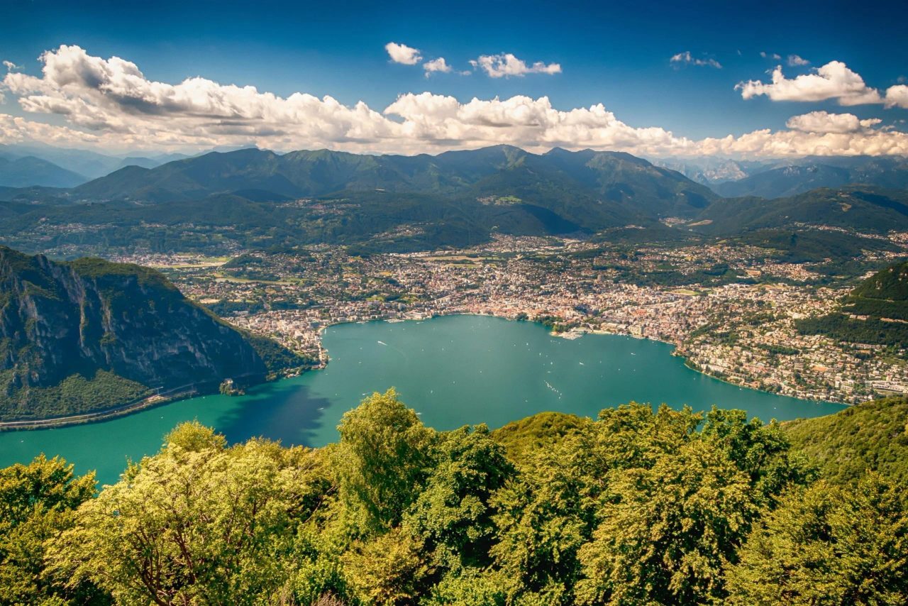 I sentieri del lago di Como sono perfetti per una gita con il cane
