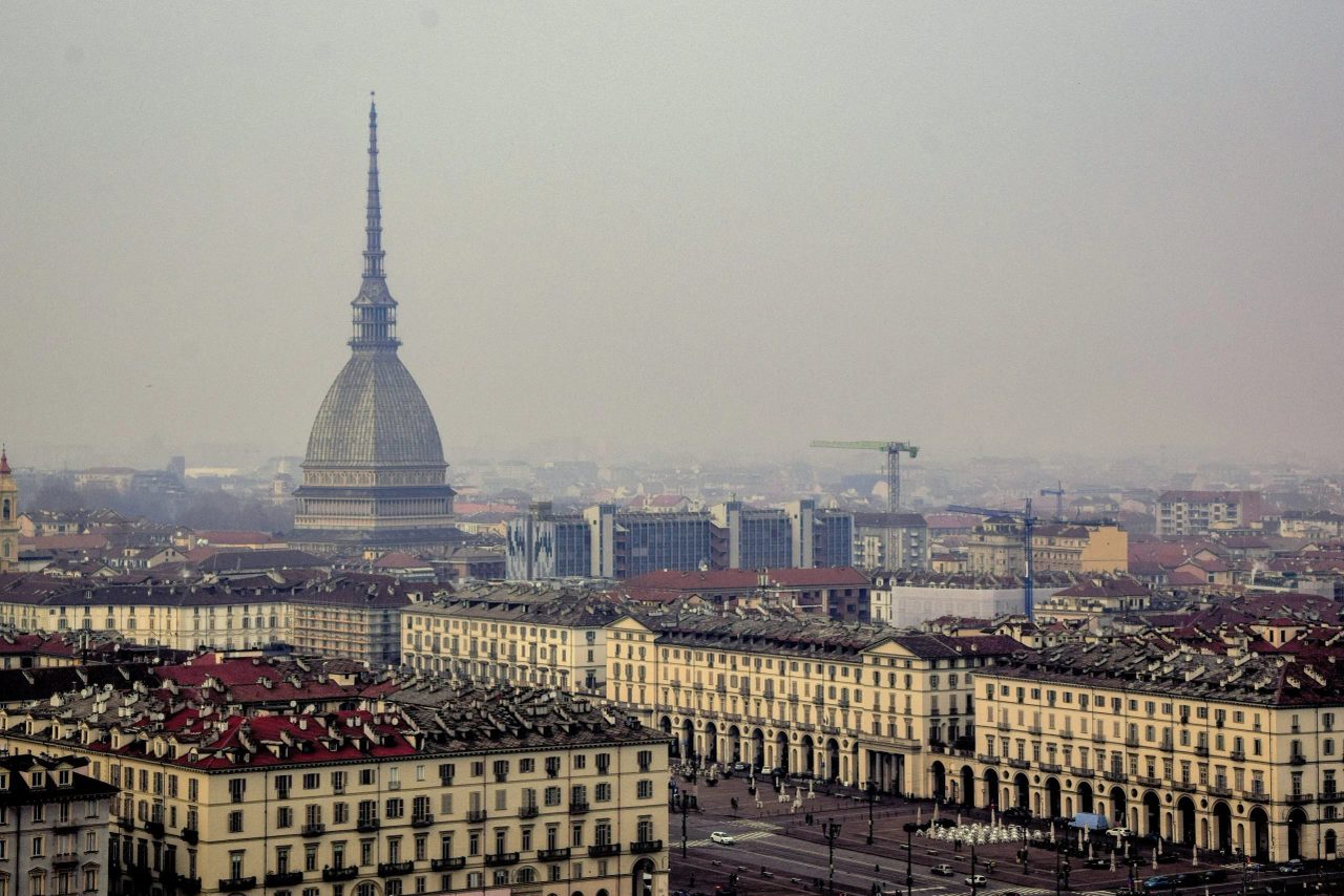 A Torino, ad esempio, si può scegliere di salire sul Monte dei Cappuccini e godere di una vista del genere