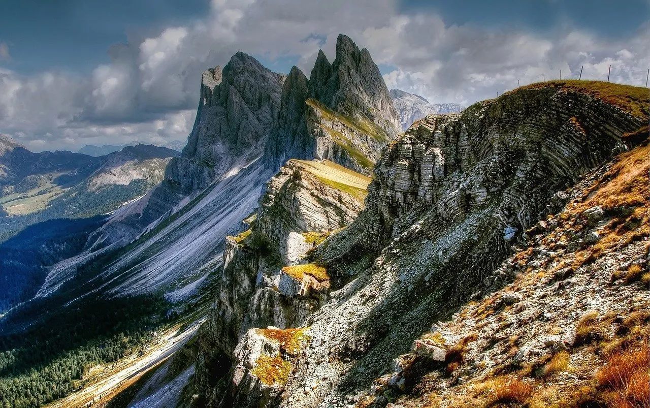 A Journey Through the Hamlets of Vigo di Fassa: Ladin Traditions and Breathtaking Views