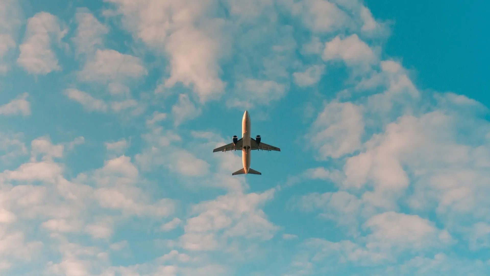 air travel how to handle long hours of flight flights travel long flights air travel trips