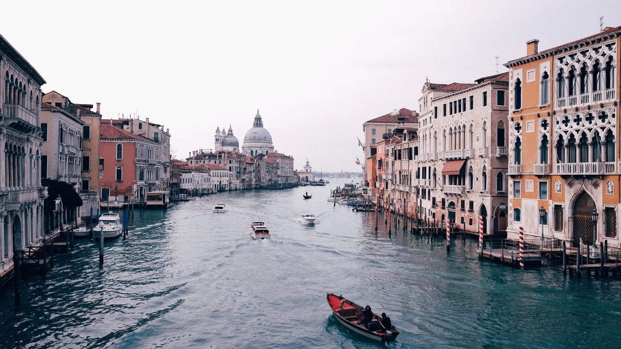 Bacari in Venice: Discover the Secret Spots to Savor Authentic Venetian Tradition