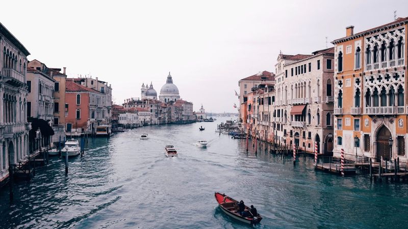Bacari a Venezia: scopri i luoghi segreti dove assaporare l’autentica tradizione veneziana