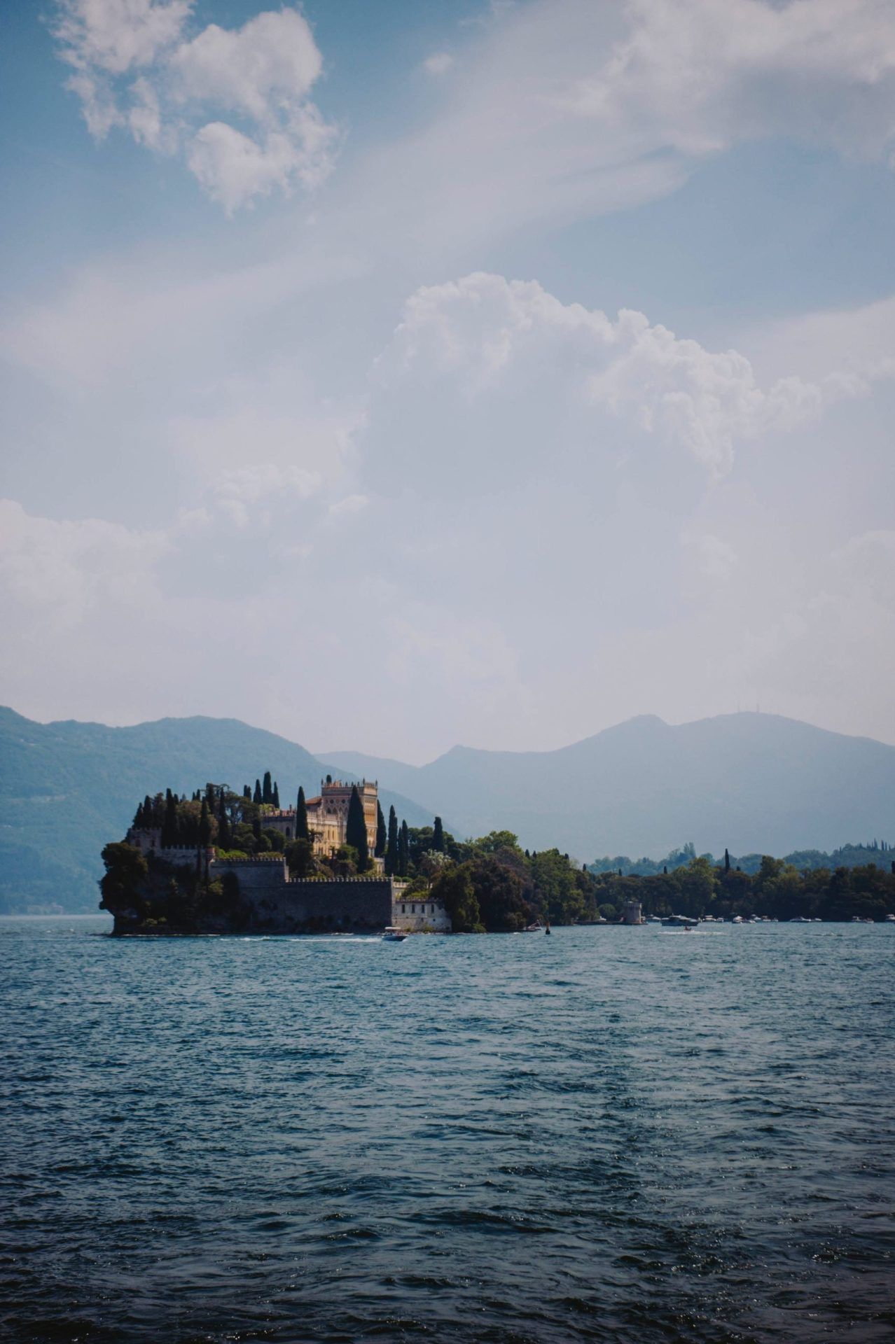 Découvrez le charme de l’île de Garda : un paradis caché entre nature et histoire