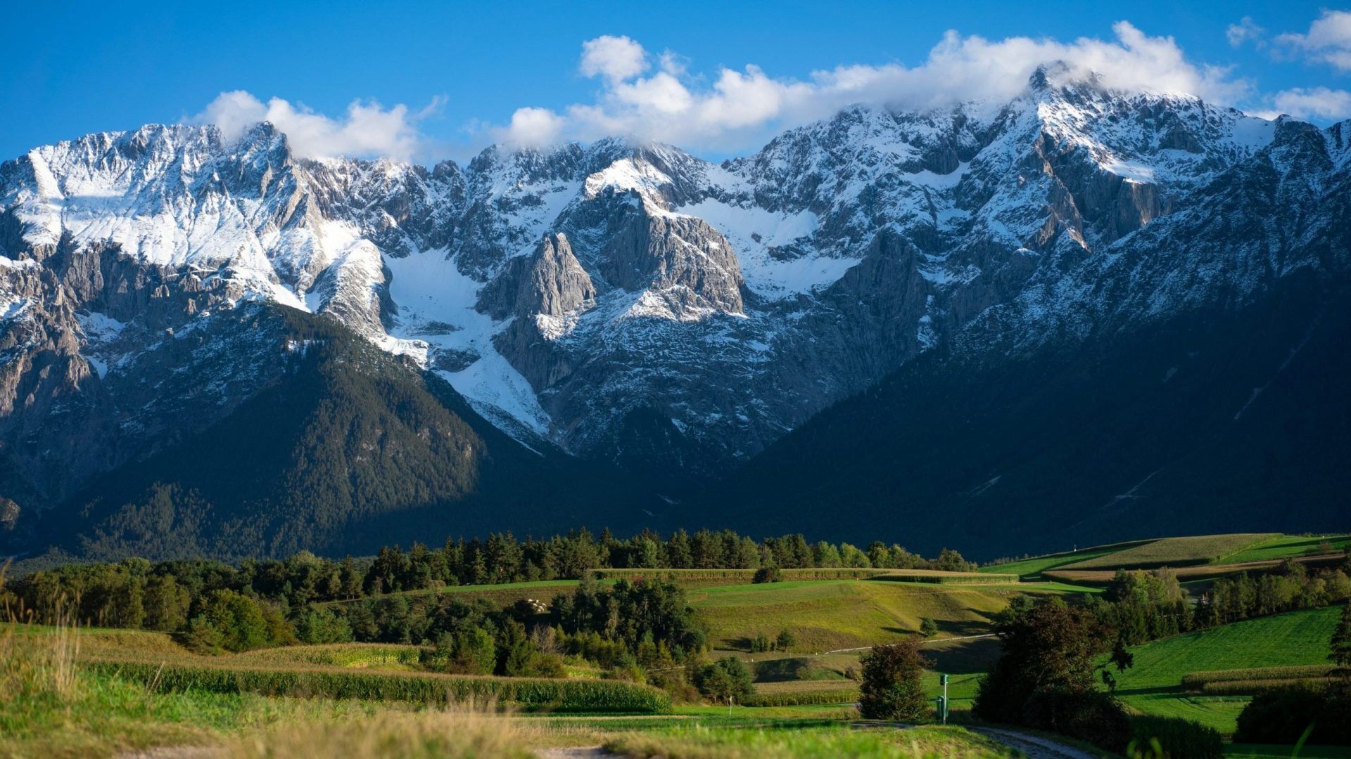 Discover the Wonders of Tyrol: Breathtaking Landscapes, Fascinating Traditions, and Unforgettable Adventures