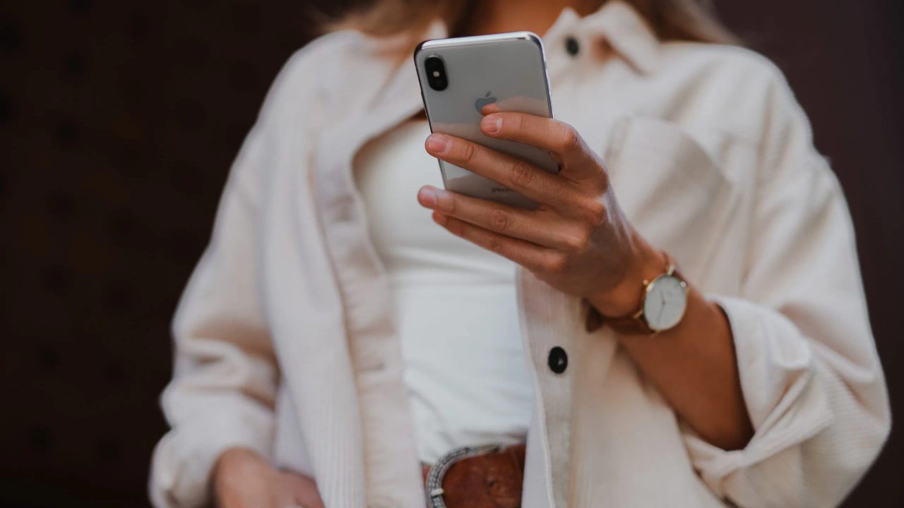 making-friends-online-chat
