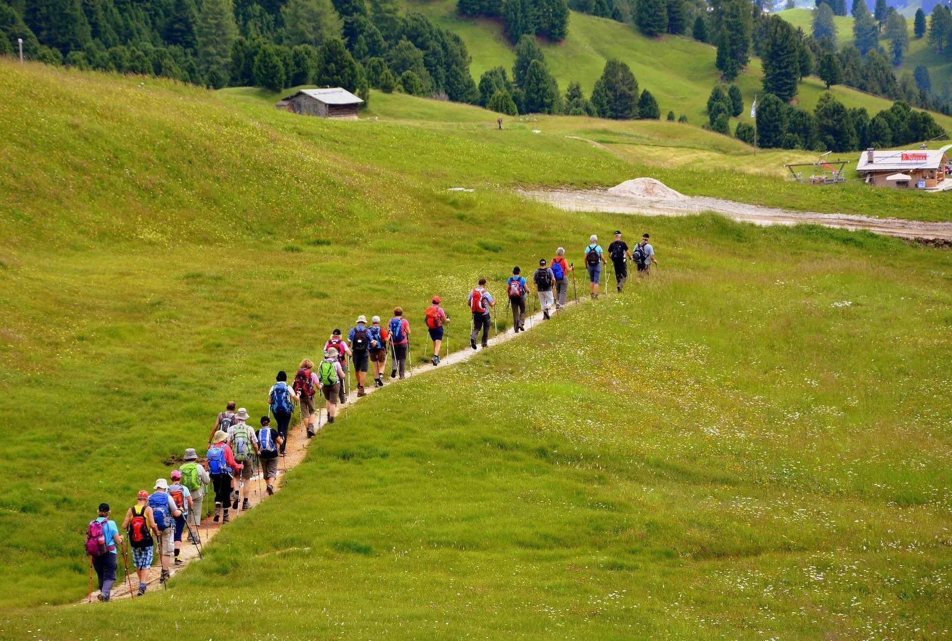 Group Walking: Tips and Destinations for Summer