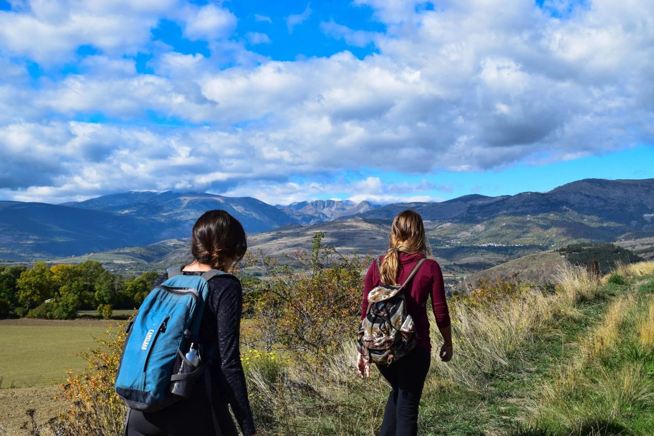 come vestirsi per una camminata in estate