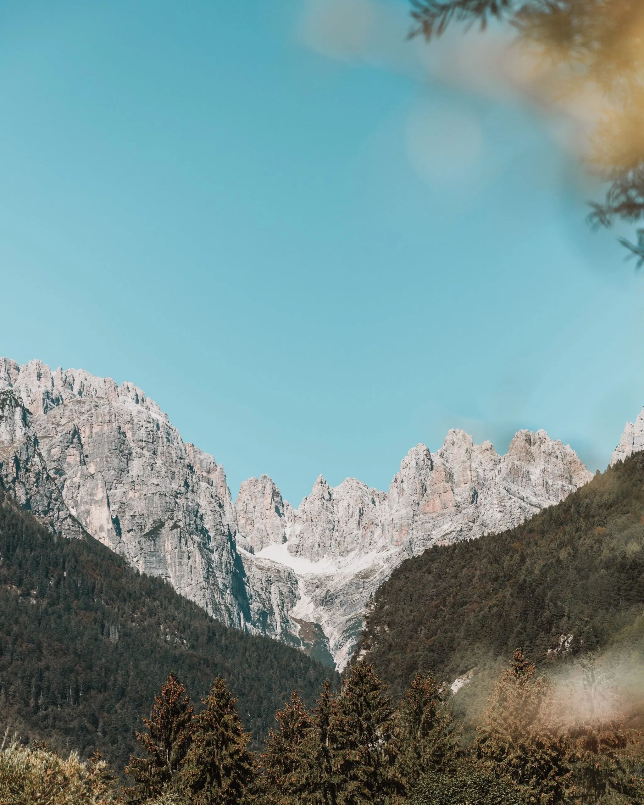 Lake Molveno: The Enchanted Paradise Between Mountains and Crystal-Clear Waters