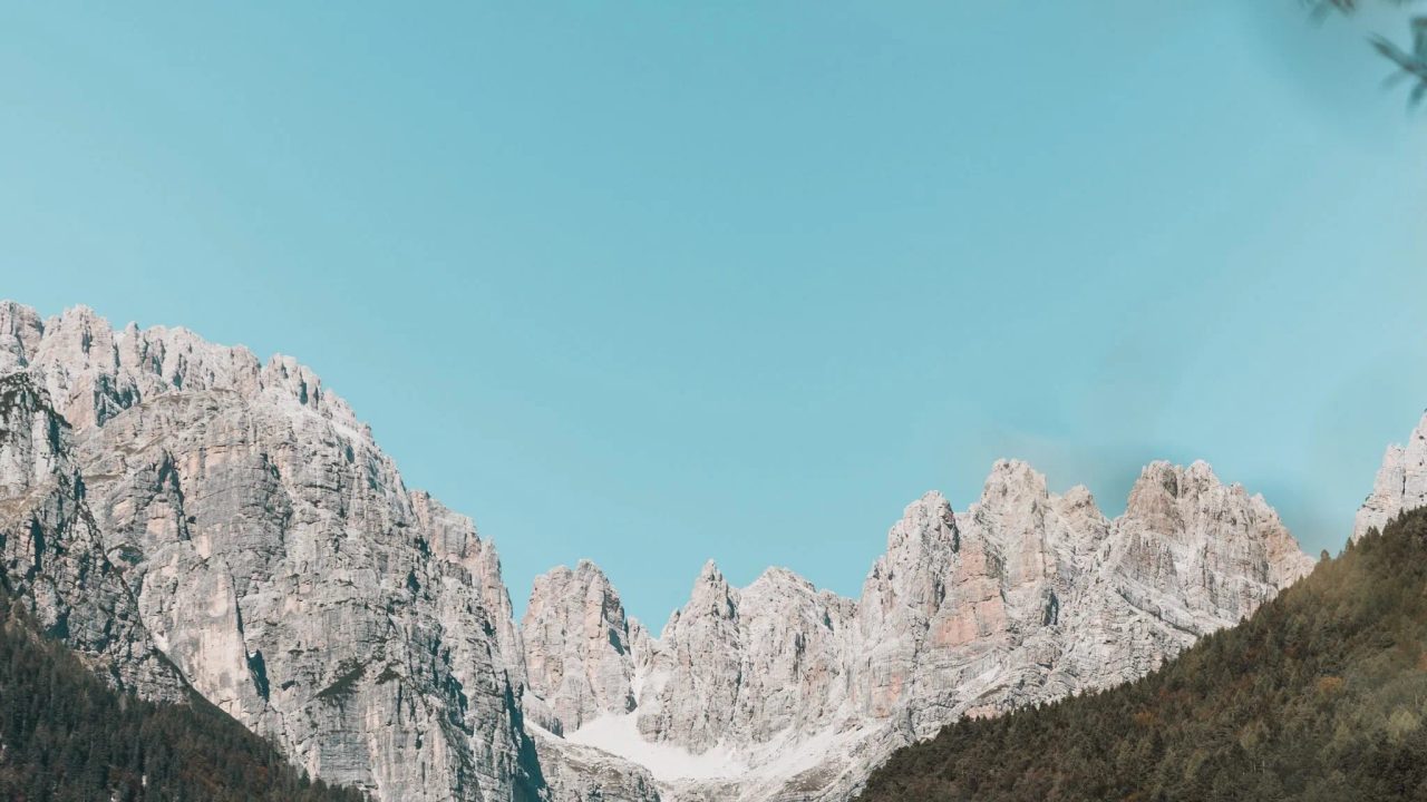 Lake Molveno: The Enchanted Paradise Between Mountains and Crystal-Clear Waters