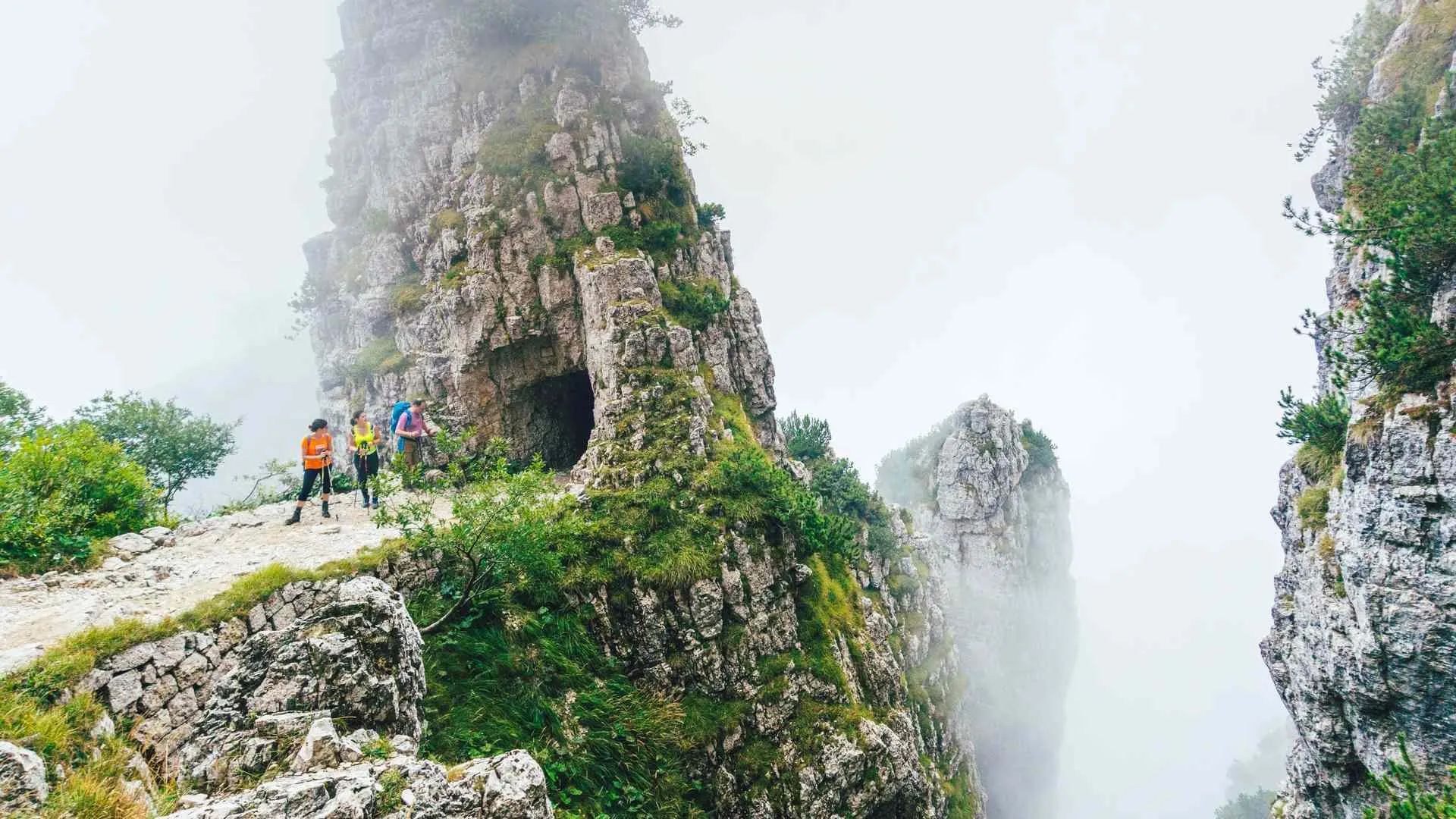 trail trails reality content trekking valley fields hairpin bends Italian troops zone site Val Camossara line loop user photo contacts