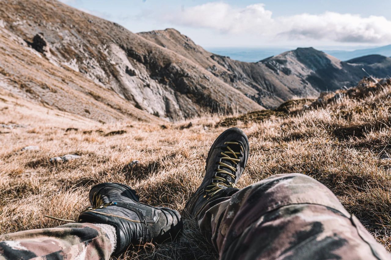 attrezzatura per camminare in montagna