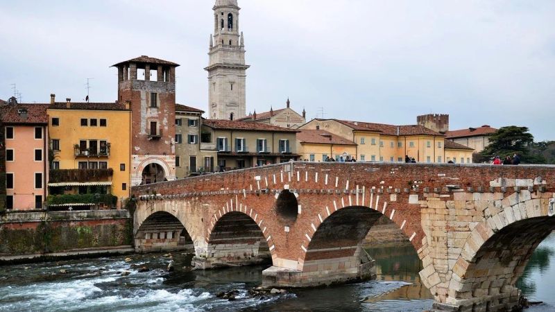 Groups-for-walking-together-Verona