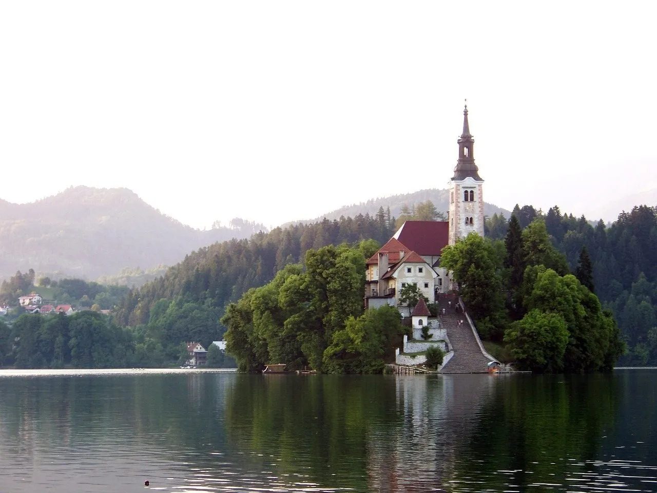 quanto è lungo il giro del lago di bled