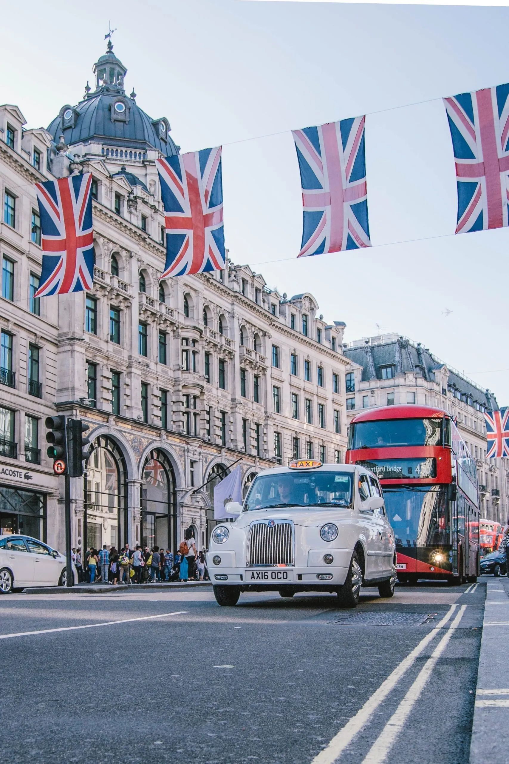 How to Get to Central London from Gatwick Airport