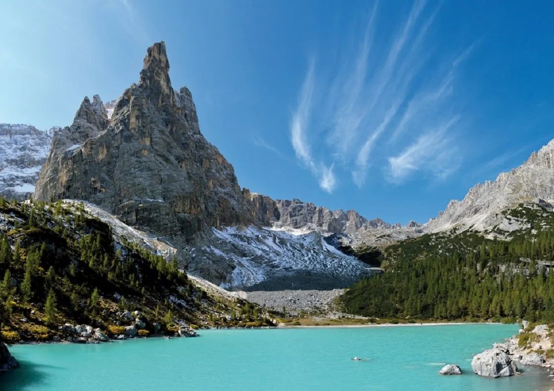 Sorapis Lake: A Painted Mirror of Water in the Dolomites