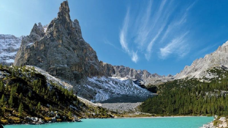 Sorapis Lake: A Painted Mirror of Water in the Dolomites
