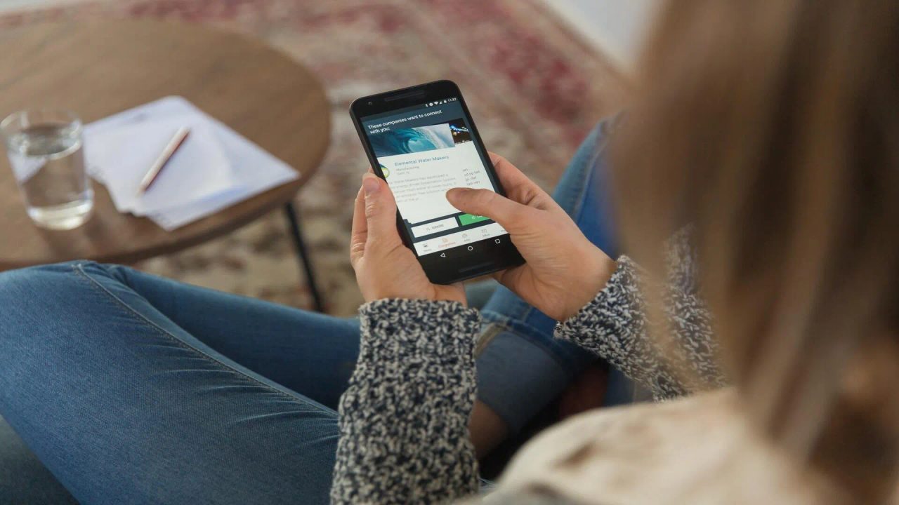 ingannare il tempo sui social media