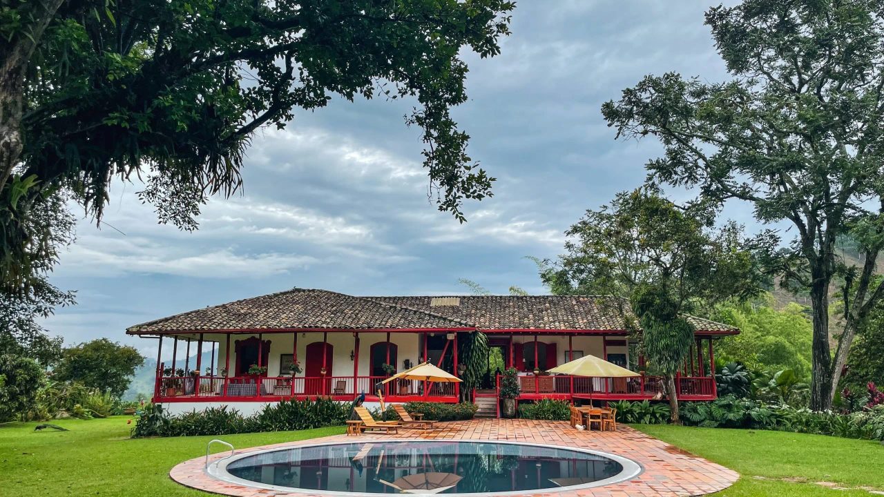 Discover the Best Farm Stays with Pools: Guaranteed Relaxation and Fun!