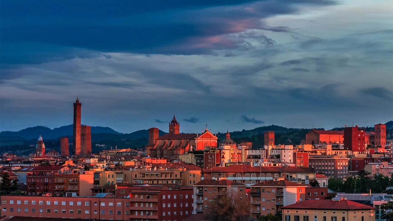 how to make friends in Bologna