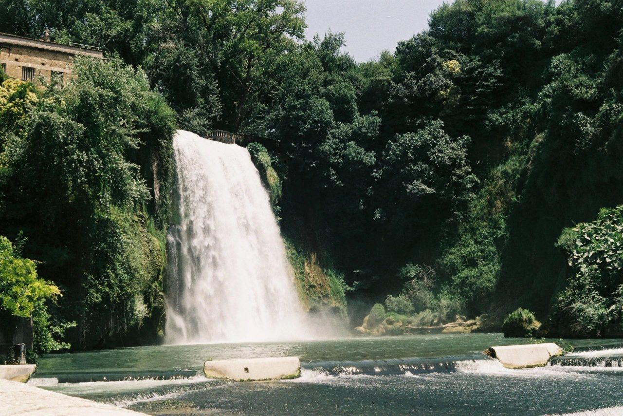 Veduta dell'isola del Liri, dove c'è una delle cascate in Italia più suggestive
