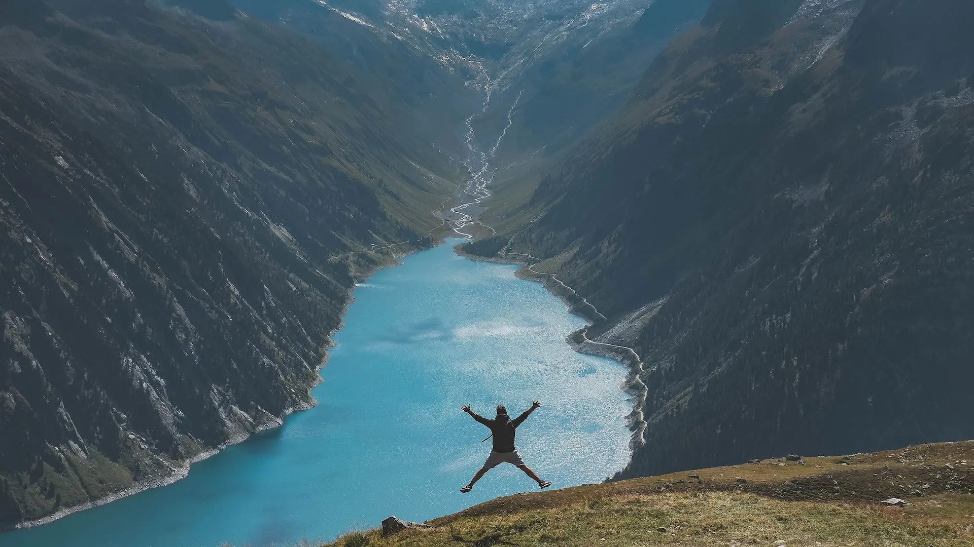 Why Does Traveling Make You Happy?