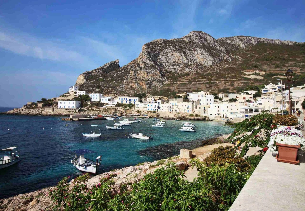 storia punto di vista vista bellezze sole rocce immersioni spiaggia vacanza turismo grotte viaggio eolie mondo arcipelago