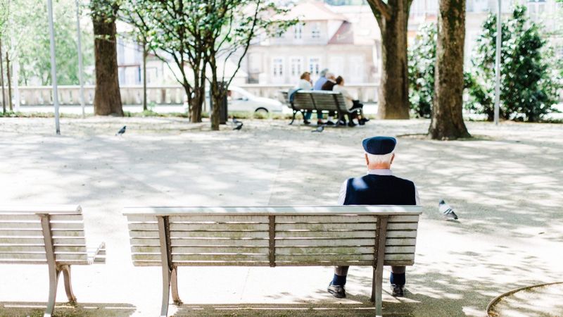 La grande banquette : une œuvre d’art urbaine qui captive le regard et le cœur