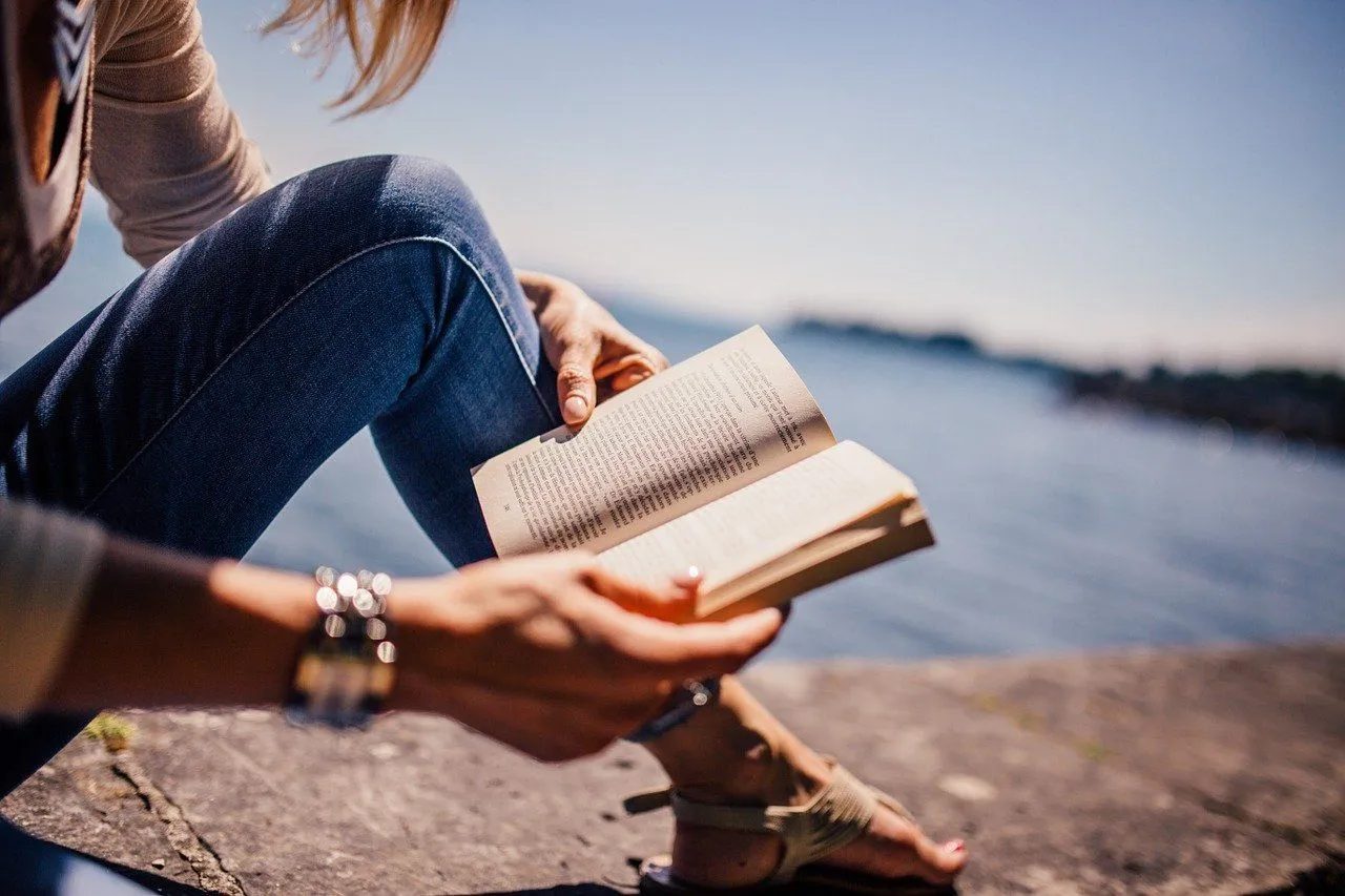 combattere la noia leggere un libro