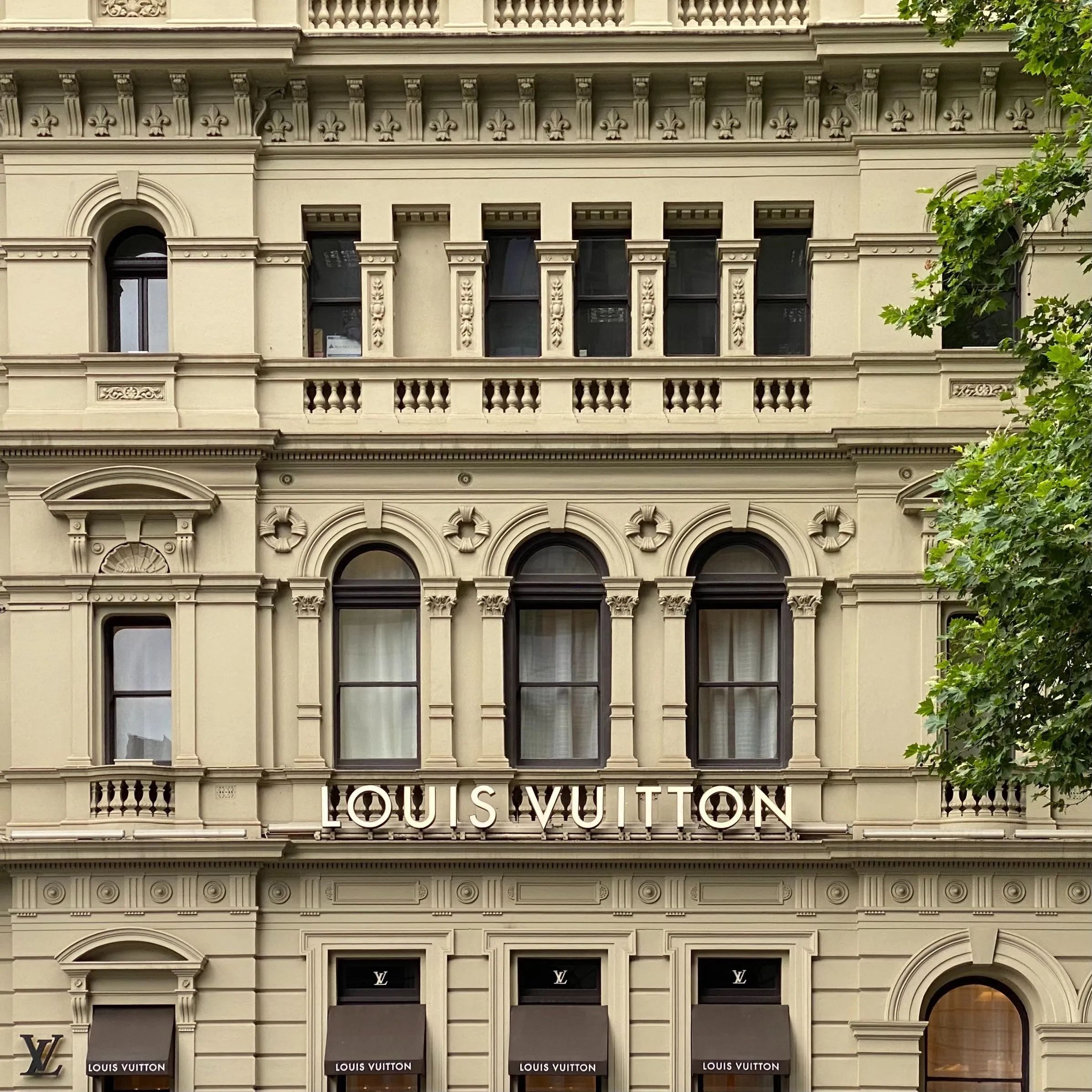 Louis Vuitton Café by Timeo : la nouvelle expérience de luxe à Taormine