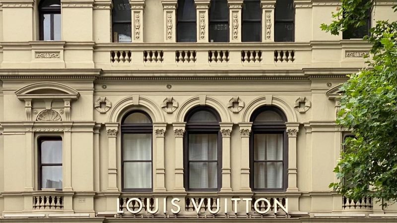 Louis Vuitton Café by Timeo: la nuova esperienza di lusso a Taormina