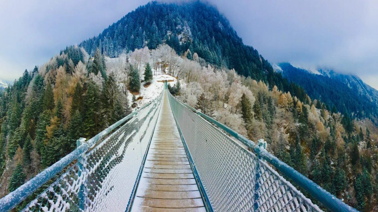Tibetan bridges in Italy