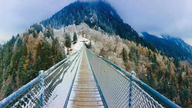 Tibetan bridges in Italy