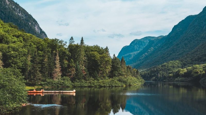 Scopri la magia del Lago di Levico: un paradiso naturale da non perdere!