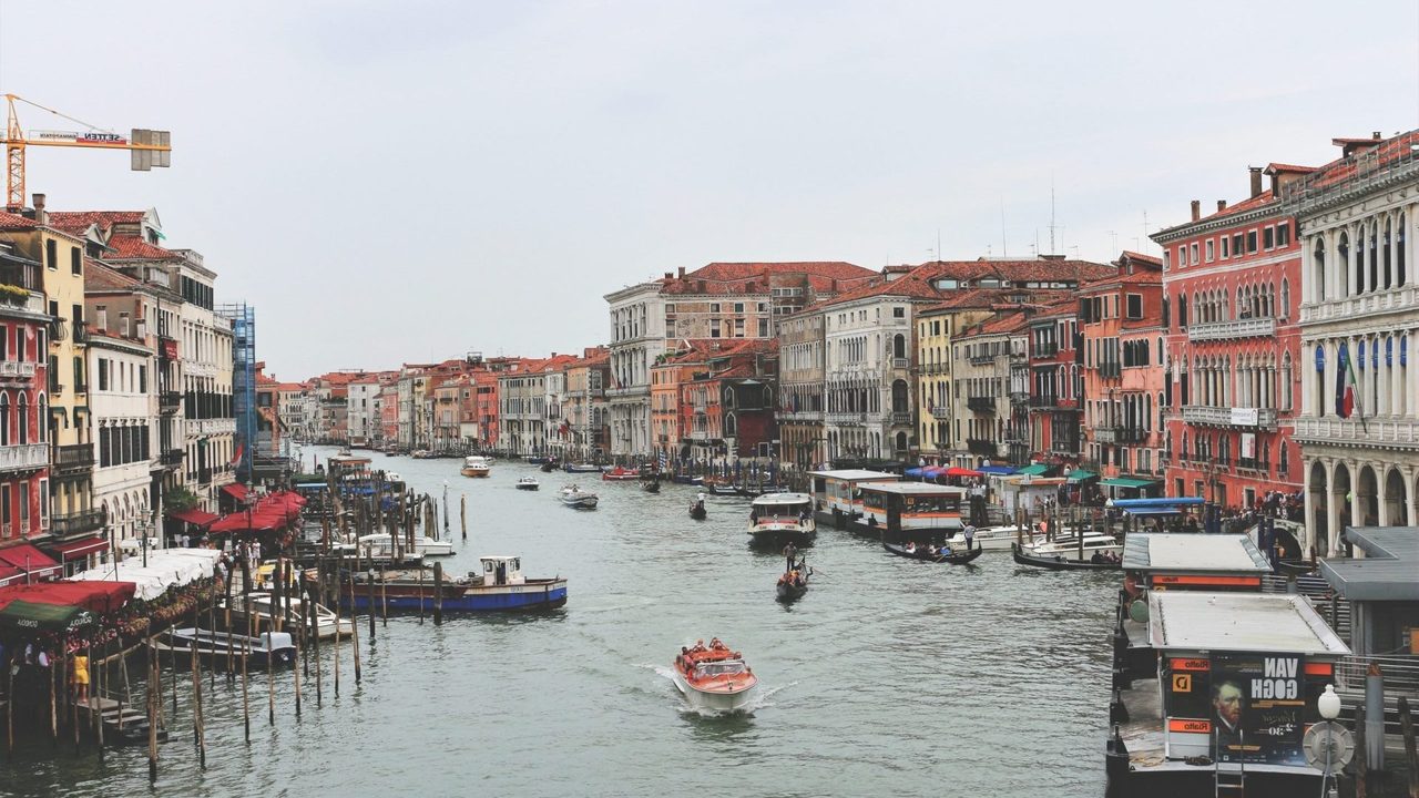 Discover the Wonders of Venice's Stations: A Complete Guide to Traveling Through History and Beauty